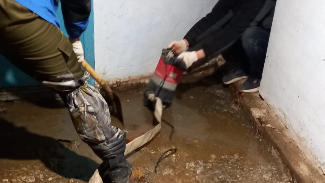 Пошивальникова, 50 — очистили подвал от нечистот